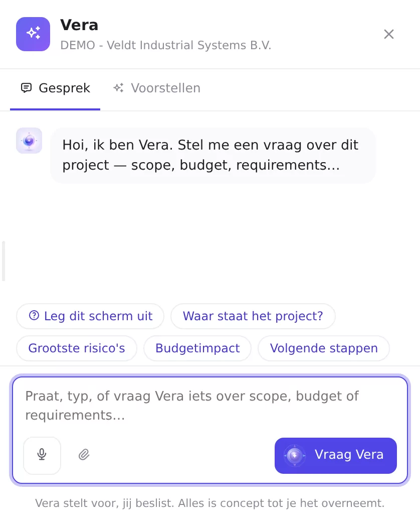 Het Vera-paneel in de app: een begroeting, vier suggesties zoals Leg dit scherm uit en Waar staat het project, een invoerveld met spraakknop en de regel Vera stelt voor, jij beslist